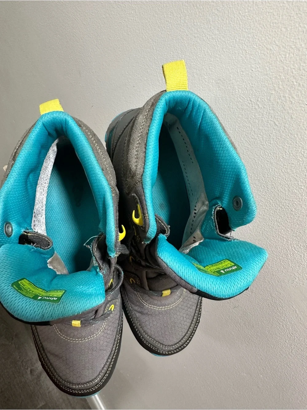 Ahnu Sugarpine Waterproof Hiking Boots Women's Size 7 Gray Turquoise F19114G